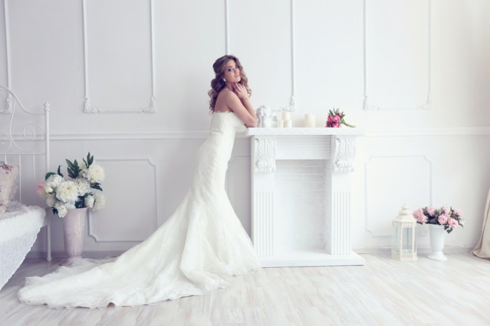 Halter neck mermaid wedding dress